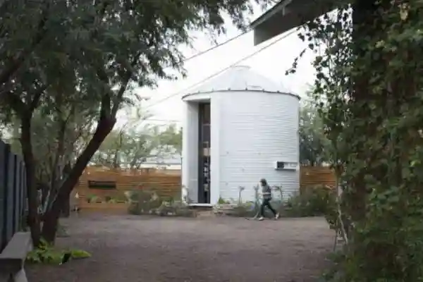 Уютный дом из зернохранилища. Кристоф Кайзер