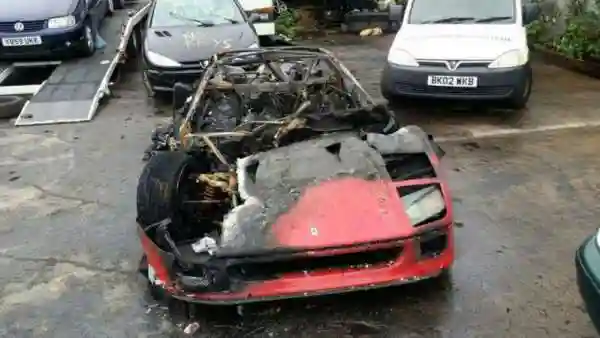 Легендарный Ferrari F40 сгорел сразу после реставрации
