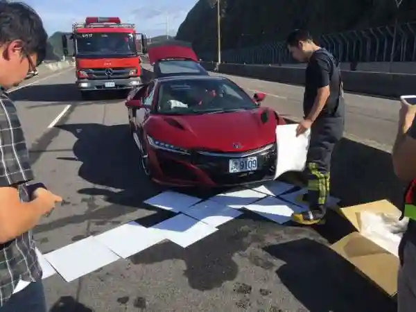 Автомобильный журналист разбил суперкар Honda NSX
