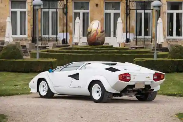 Lamborghini Countach 1987 с интерьером из натурального золота