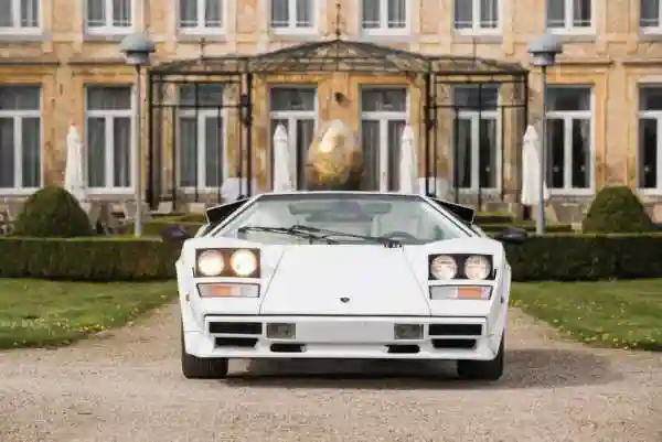 Lamborghini Countach 1987 с интерьером из натурального золота