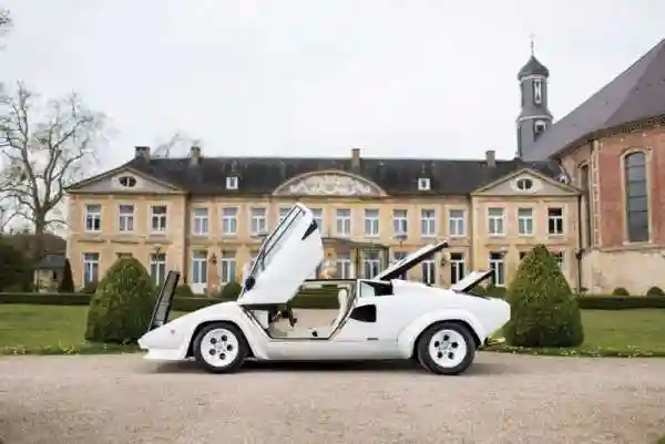 Lamborghini Countach 1987 с интерьером из натурального золота