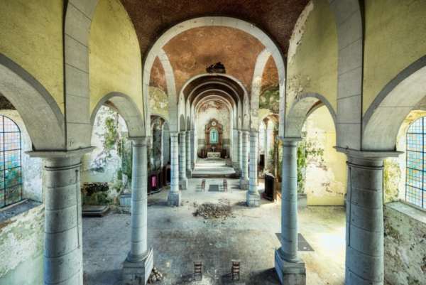 Заброшенные церкви на фотографиях Джеймса Кервина