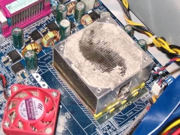 пыльный компьютер