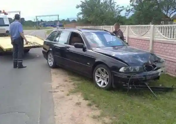 Сотрудники автомойки разбили автомобиль клиента