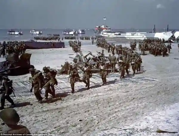 Высадка в Нормандии в 1944 году - фотографии в цвете