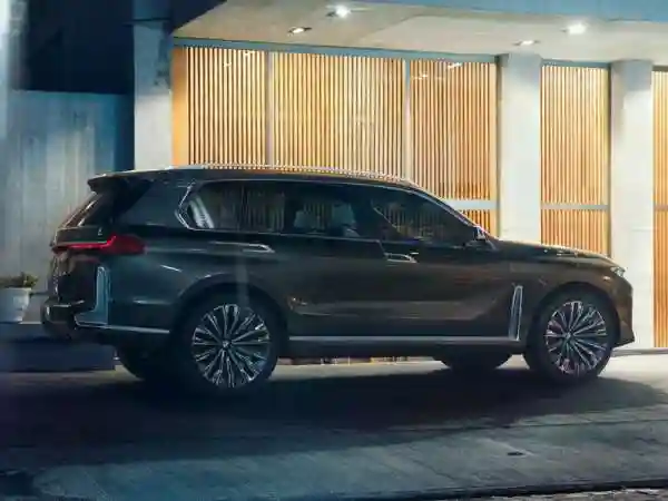 Облик BMW X7 стал известен раньше премьеры