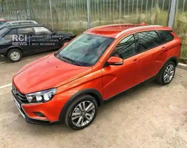 Новые фото универсала Lada Vesta в топовой комплектации