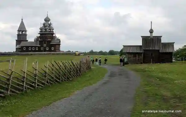 Кижи. Разобранная церковь из списка ЮНЕСКО