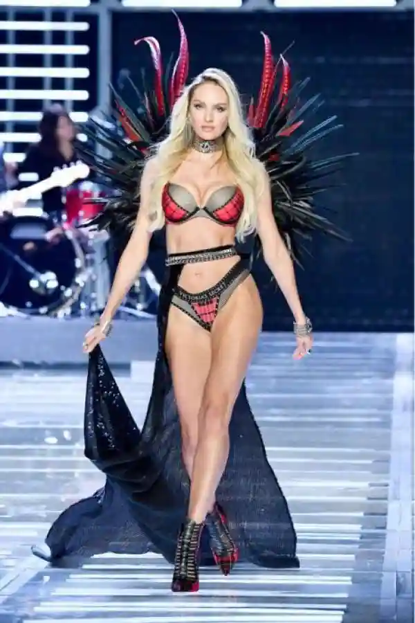 Показ новой коллекции нижнего белья Victoria`s Secret 2017