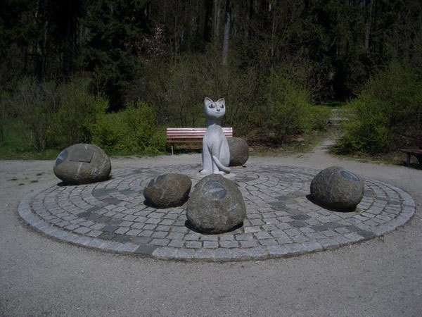 памятники кошкам