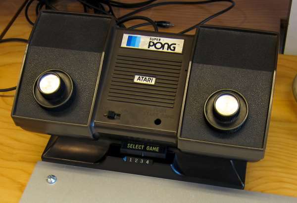 Старая игровая приставка, Pong Atari