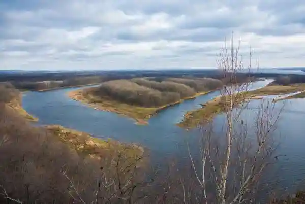 Вислый камень над Волгой и гряземес