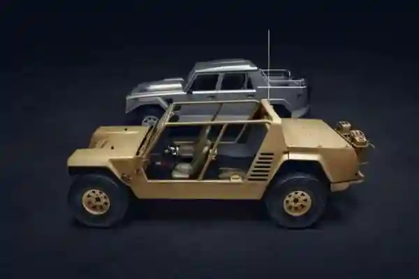 Lamborghini LM002 - кирпич с 12-ю цилиндрами