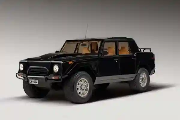 Lamborghini LM002 - кирпич с 12-ю цилиндрами