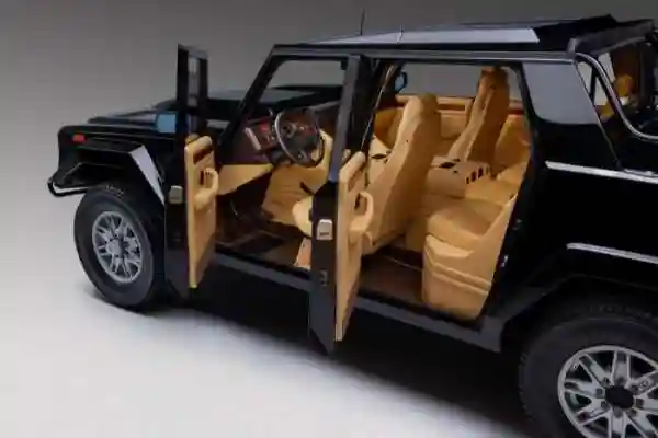 Lamborghini LM002 - кирпич с 12-ю цилиндрами