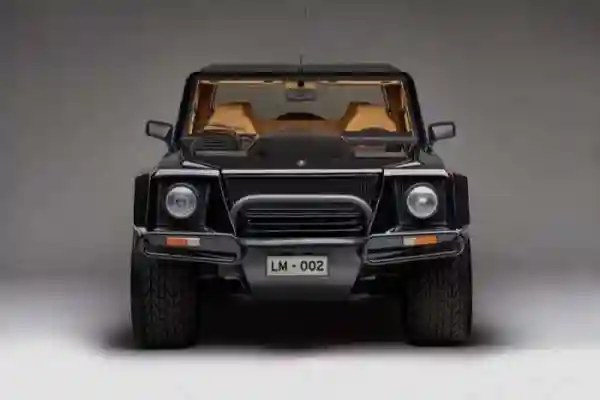 Lamborghini LM002 - кирпич с 12-ю цилиндрами