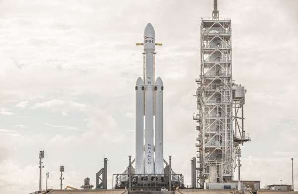 Илон Маск и его Falcon Heavy обещают землянам захватывающий космический старт