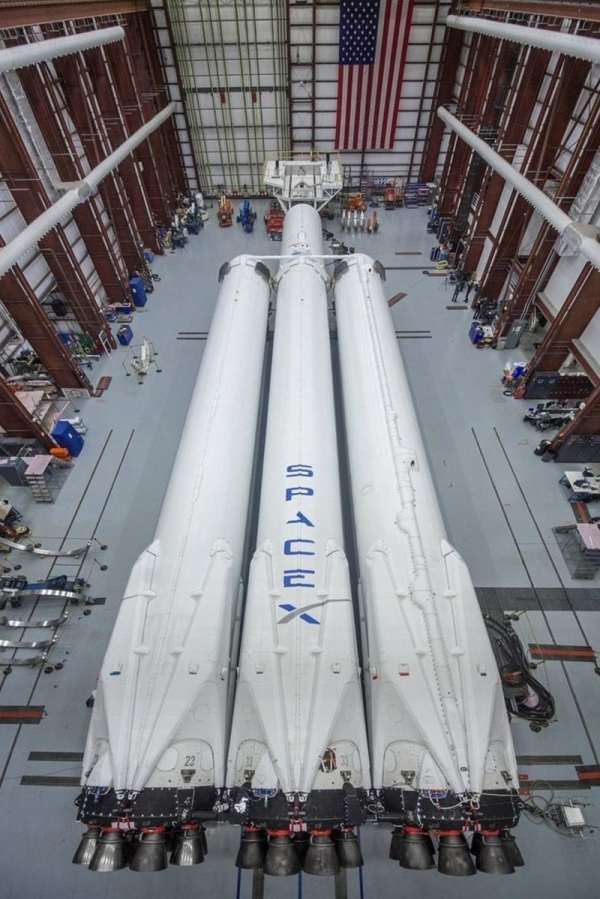 Илон Маск и его Falcon Heavy обещают землянам захватывающий космический старт