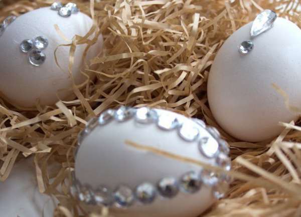 14 крутых способов украсить яйца на Пасху