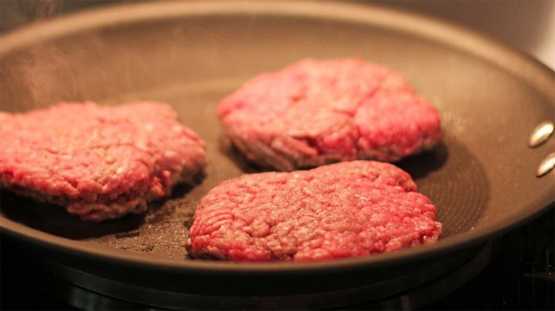 Пища недалекого будущего. Как готовят мясо из пробирки и почему мы все скоро будем его есть