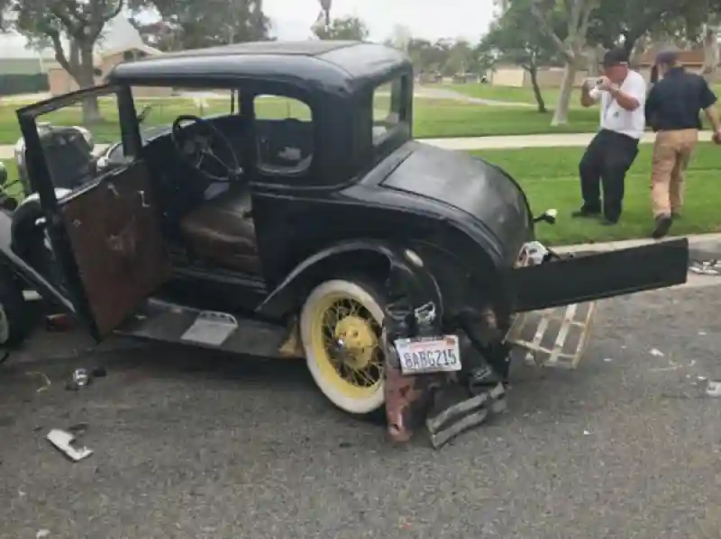 Водятел разбил уникальный Ford Model A