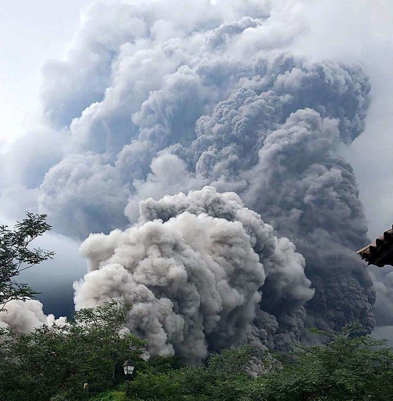 Огненный вулкан в Гватемале ведет смертельный счет ynews, вулкан Фуэго, гватемала, извержение вулкана, катаклизм, новости, природная катастрофа, чрезвычайное происшествие