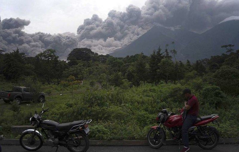 Огненный вулкан в Гватемале ведет смертельный счет ynews, вулкан Фуэго, гватемала, извержение вулкана, катаклизм, новости, природная катастрофа, чрезвычайное происшествие