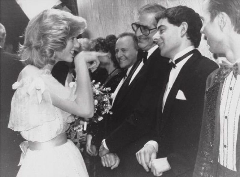 «Неужели это ты?!» — принцесса Диана обрадовалась актеру Роуэну Аткинсону, известному всем как мистер Бин, 1984 год. история, факты, фото.