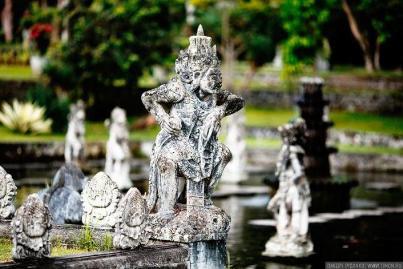 Экскурсия во дворец Тиртаганга на Бали 