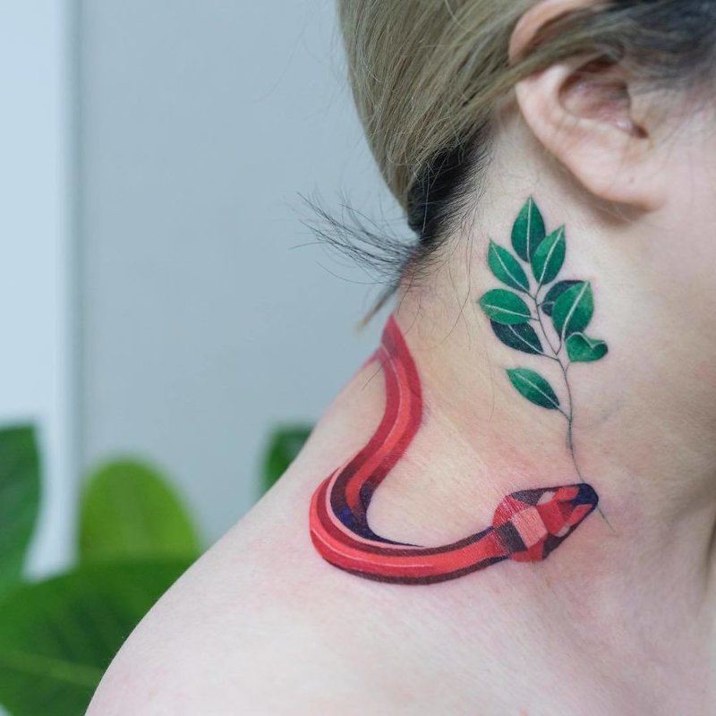 Эта корейская художница делает татуировки змей как никто другой