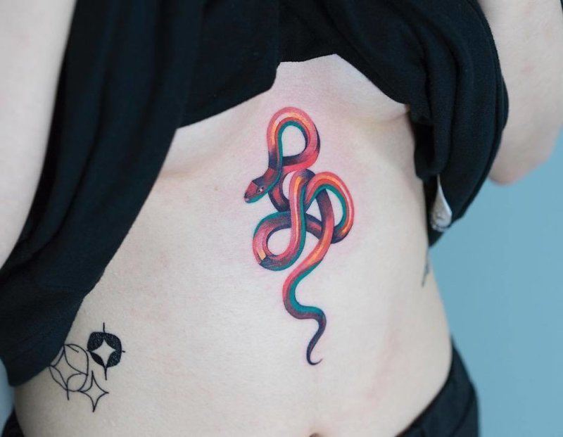 Эта корейская художница делает татуировки змей как никто другой