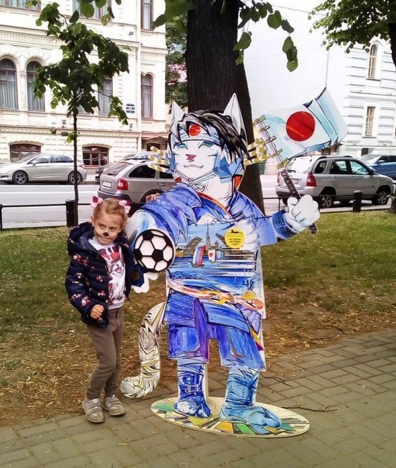 Питер украсили шестиметровым котом, самым большим в Европе