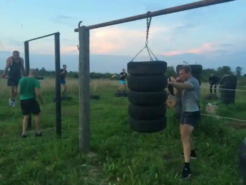 Деревенские парни сами построили спортивную площадку