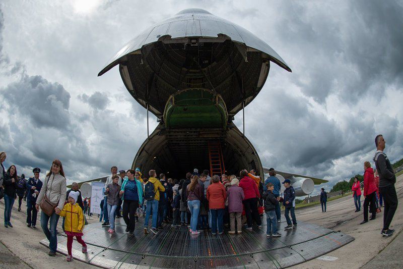 Воздушные грузовики: уникальный авиапарад прошел в Тверской области