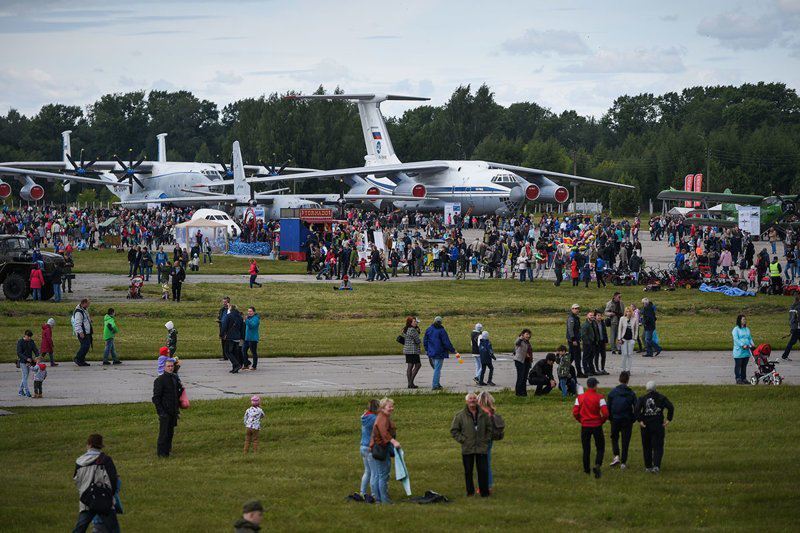 Воздушные грузовики: уникальный авиапарад прошел в Тверской области