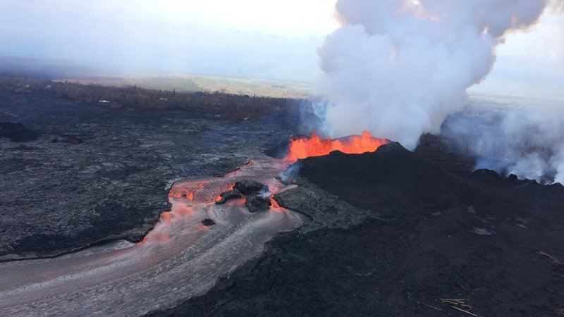 Сокровища под ногами: вулкан на Гавайях разбрасывает драгоценные хризолиты