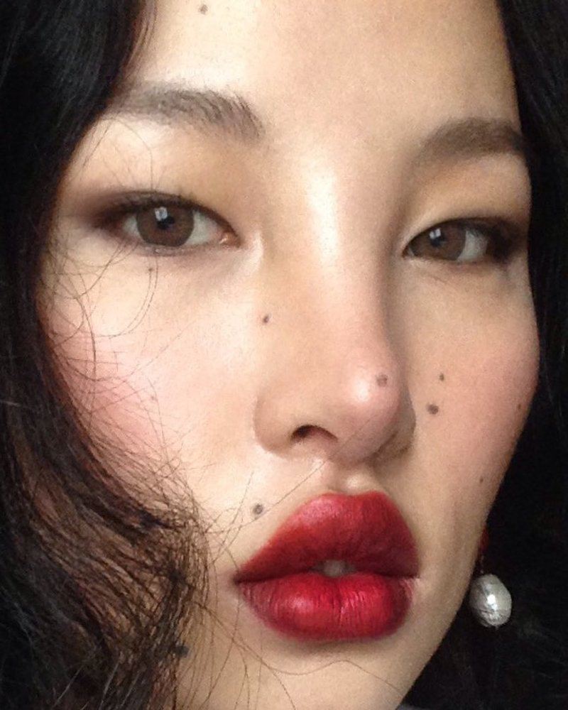 Тибетская модель с внешностью инопланетного «аватара» будоражит соцсети