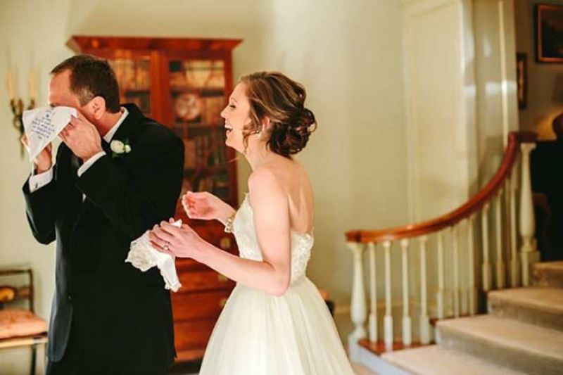 30 отцов, не сдержавших эмоций при виде своих дочек в свадебных платьях