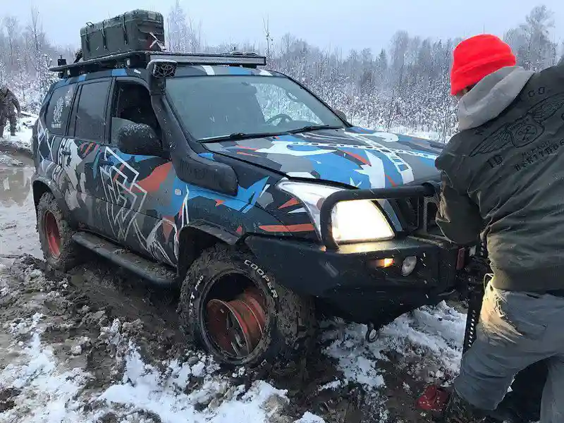 Хороший джип застрянет там, куда не каждый трактор доедет