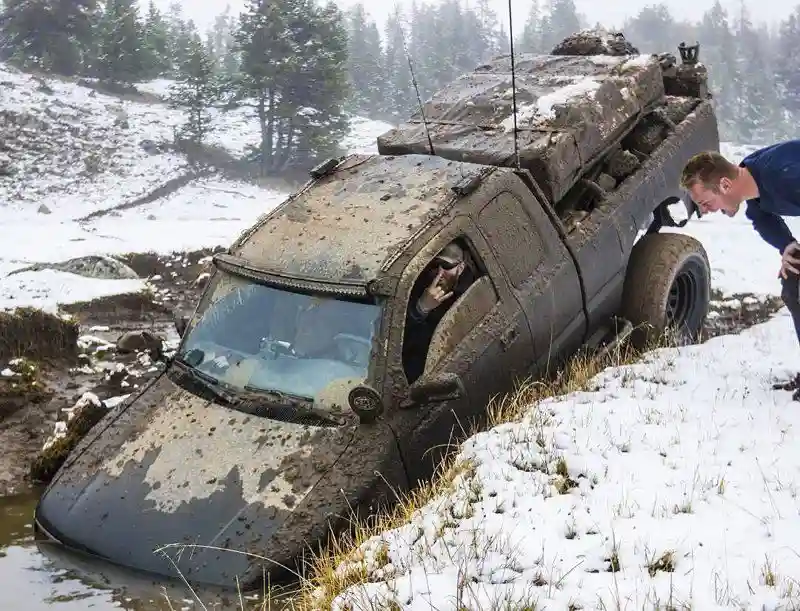 Хороший джип застрянет там, куда не каждый трактор доедет