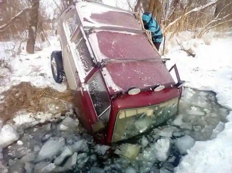 Хороший джип застрянет там, куда не каждый трактор доедет