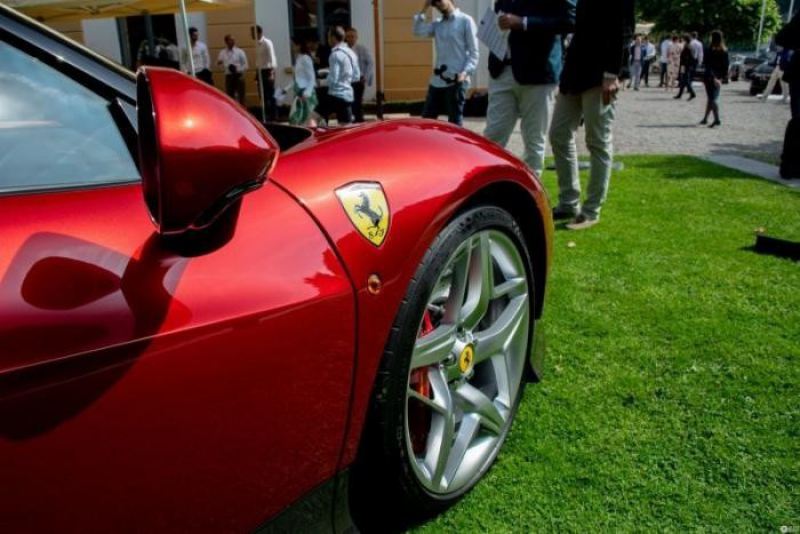 Итальянцы выпустили уникальный спорткар Ferrari SP38 