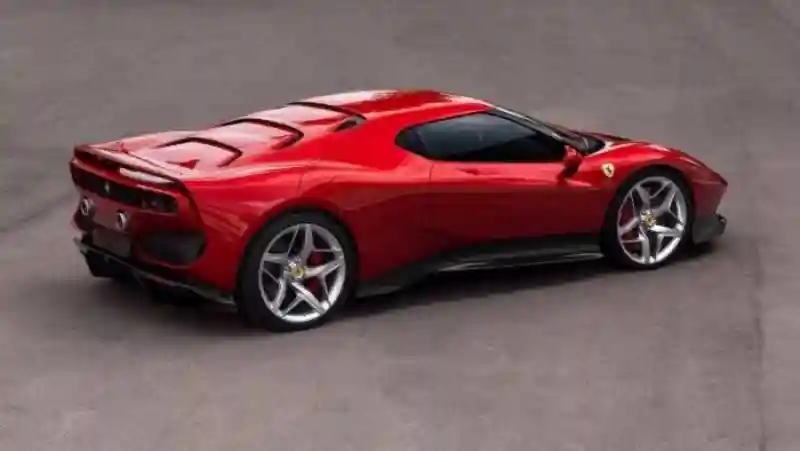 Итальянцы выпустили уникальный спорткар Ferrari SP38