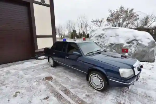 Москвич Лужкова продают по цене нового Mercedes-Benz S-класса