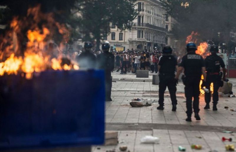 Массовые беспорядки и погромы во Франции после победы в ЧМ 