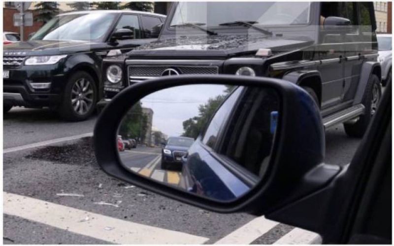Беспилотный автомобиль "Яндекс" попал в аварию в Москве 