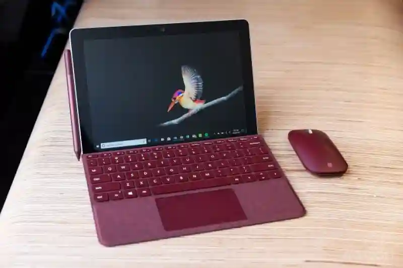 Microsoft представила планшет Surface Go за $399