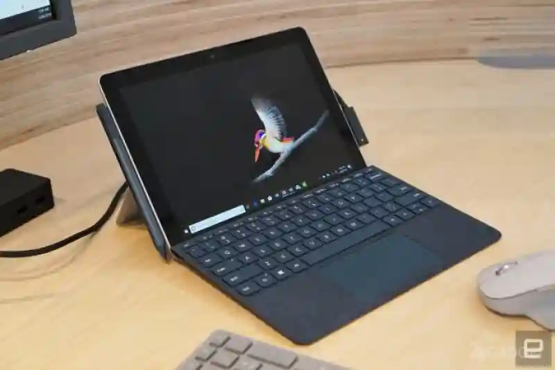 Microsoft представила планшет Surface Go за $399