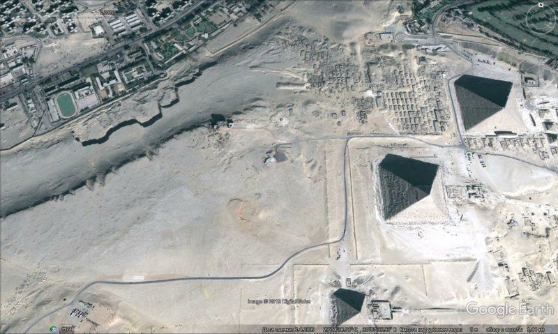 Что закопали на плато Гизы, рядом с пирамидами ?!?